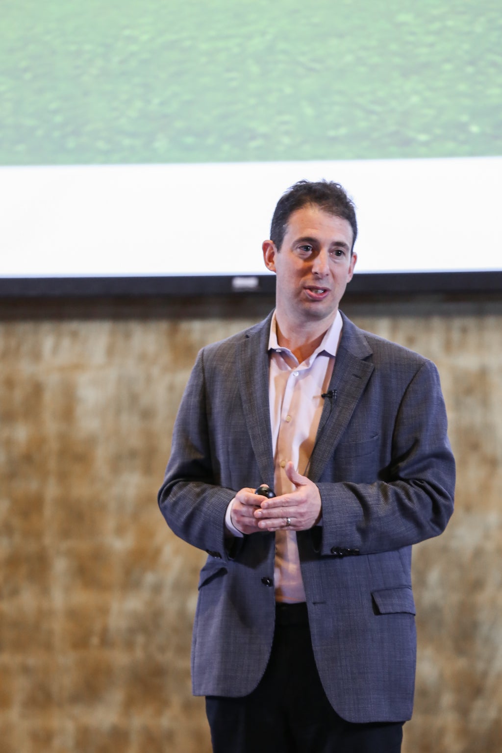 Alone but not Lonely: Acclaimed Author Explains New Trend to Georgetown Audience in Qatar